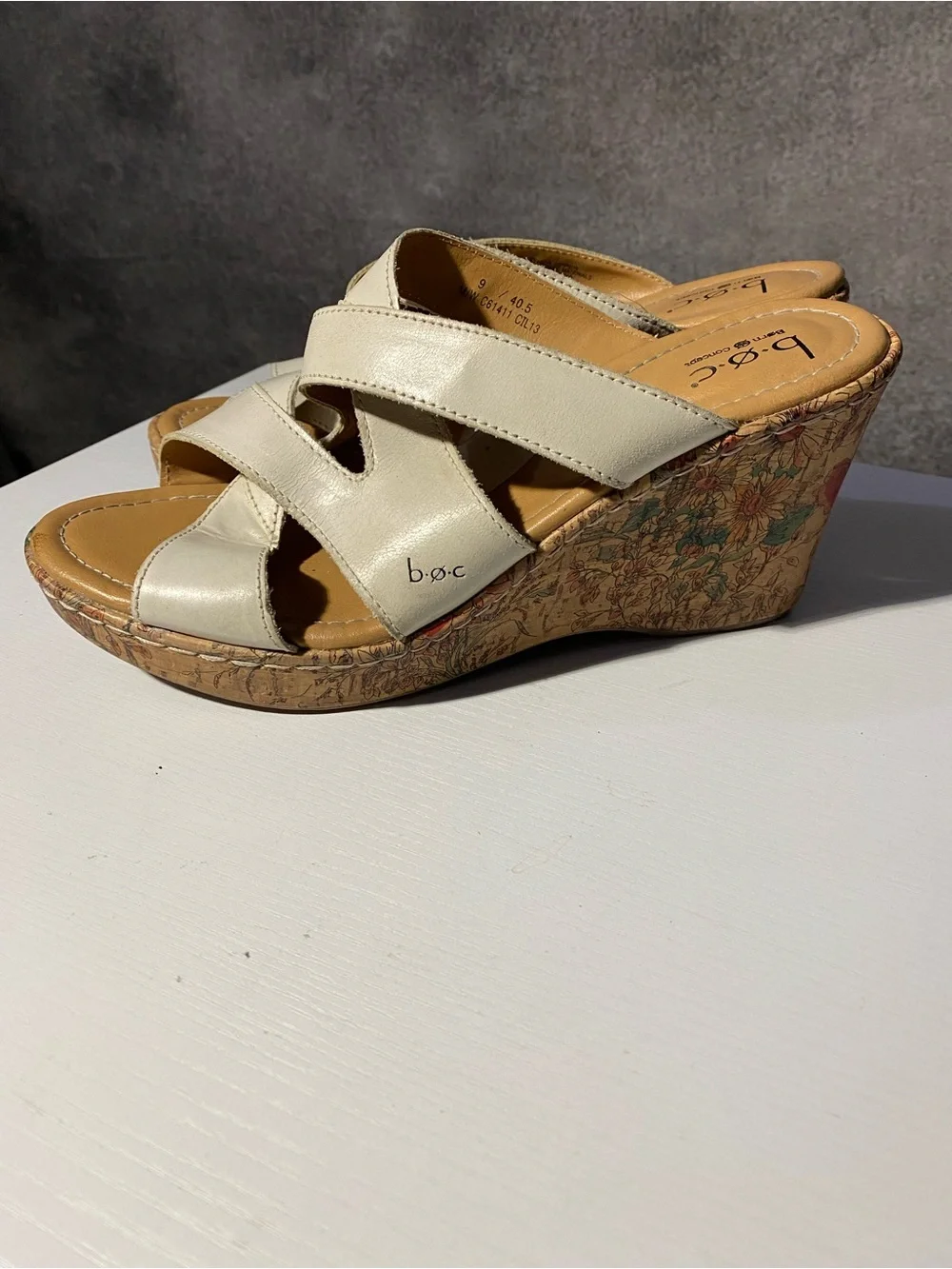 b.o.c. Born Concept Floral Cork Wedge Sandals Women's Size 9 M Off White Ivory